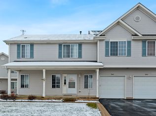 2001 Castleshire Dr, Woodstock, IL 60098