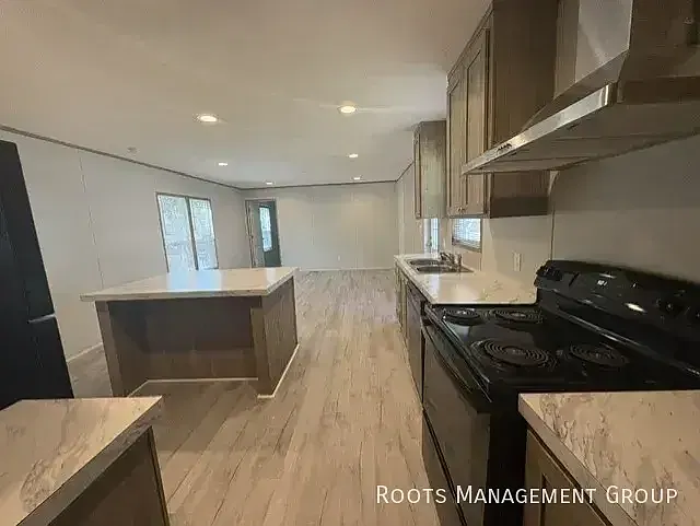 2710 W Oakridge Dr — Photo 4