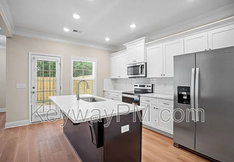 3055 Venetian Dr — Photo 6