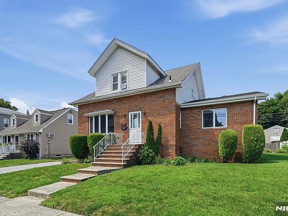 3rd image of 305 Falmouth Ave