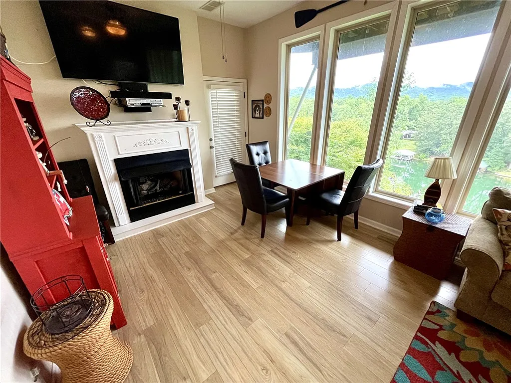 3 bed, 2.5 bath, $2,000 — Photo 3
