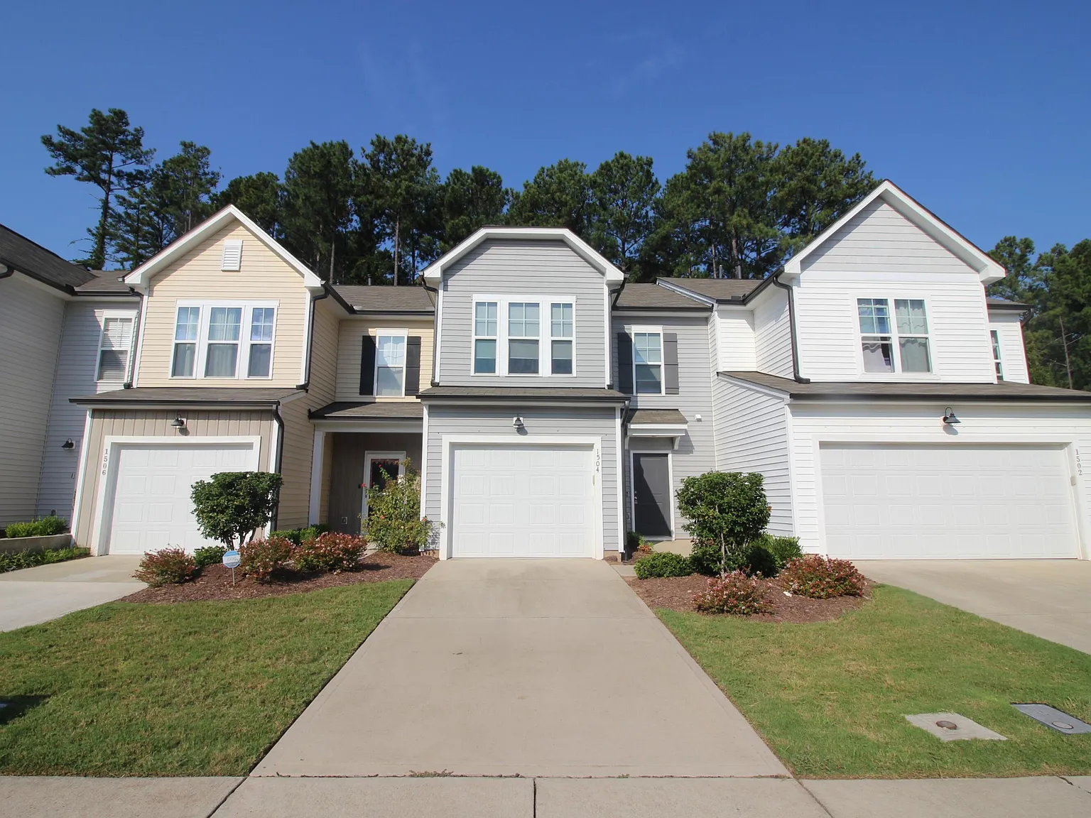 3 bed, 2.5 bath, 1608 sqft, $1,995 — Photo 1