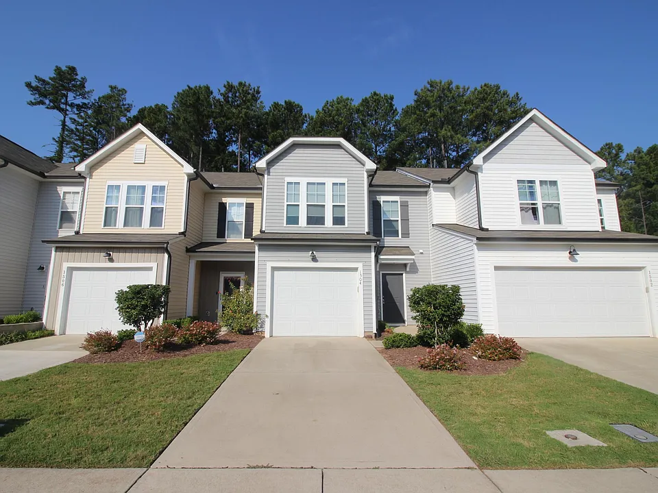 1504 Glacier Dr