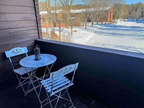 3rd image of 15 Davis Rd APT B11