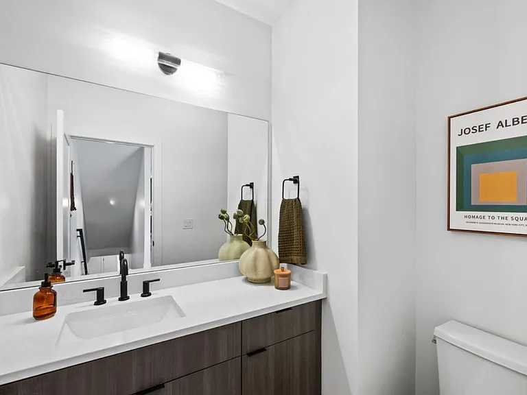 519 E Warnock Ave #B — Photo 9