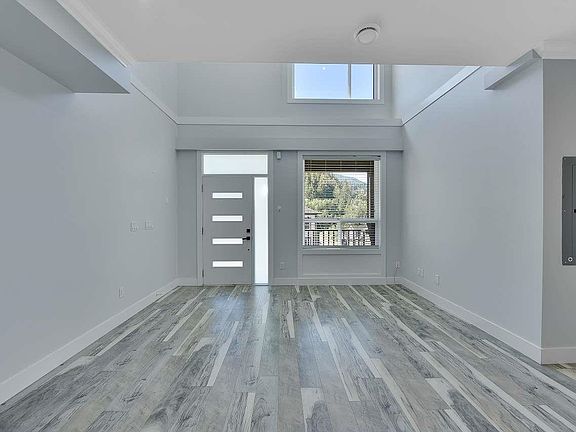 3rd image of 8524 Forest Gate Dr