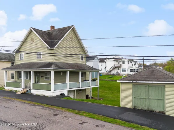 810 Pine St, Mayfield, PA 18433