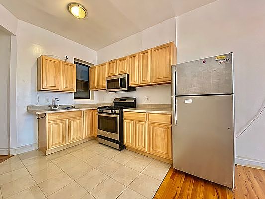4th image of 79 Underhill Ave APT 2R