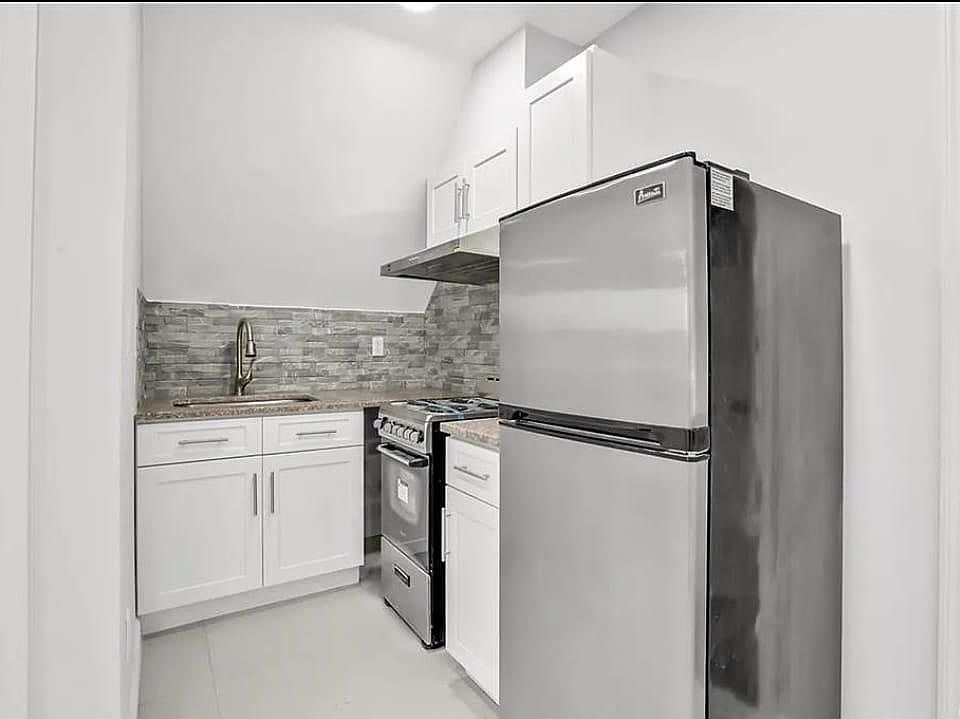 1st image of 113 Washington St #3