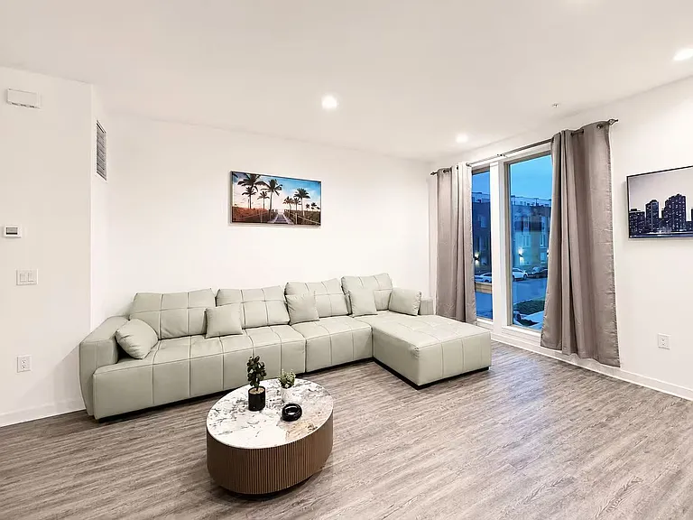 2030 Northbank Pl — Photo 17