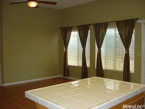 5th image of 244 Halley Glen Dr