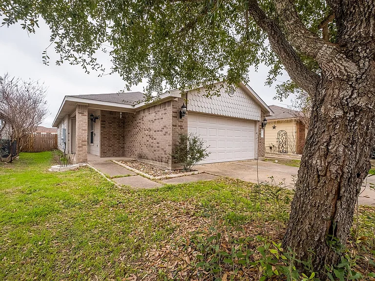 5813 Angel Dr — Photo 3