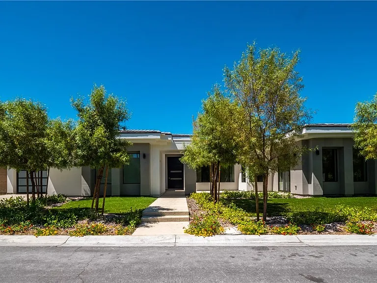 7447 Yonie Ct — Photo 1
