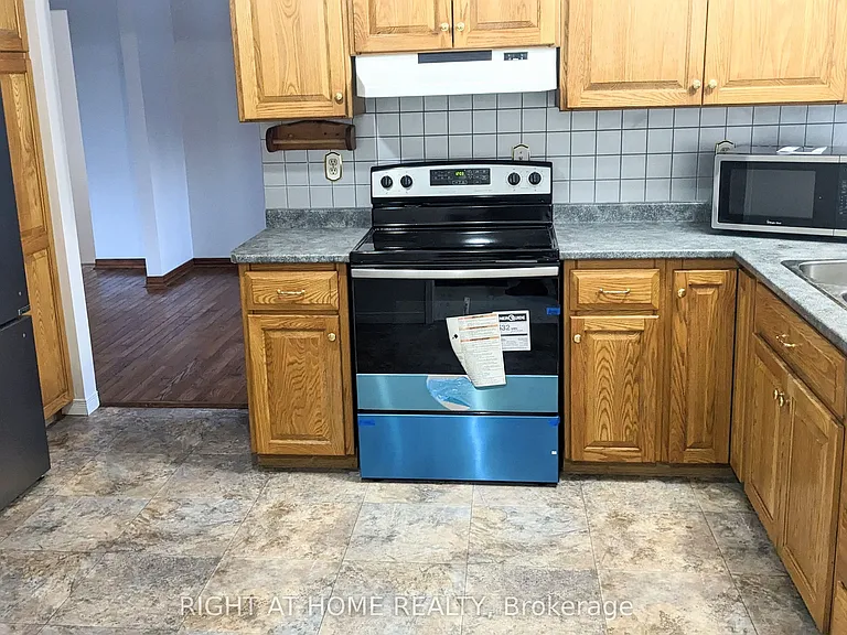 1258 Stacey Rd — Photo 8