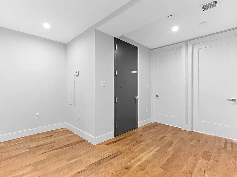 737 Park Pl #B — Photo 4