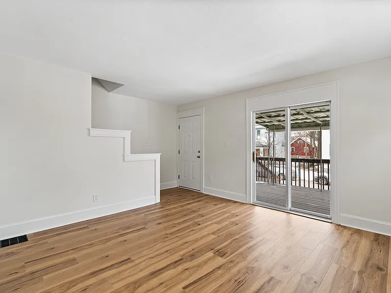 378 Cross St — Photo 4