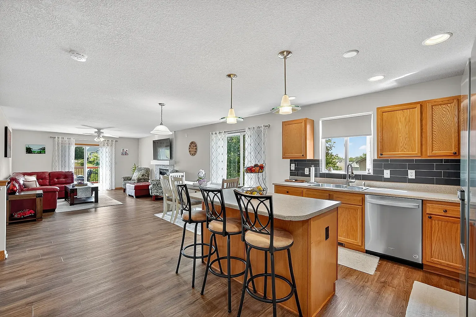 4 bed, 1427 sqft, $2,800 — Photo 4