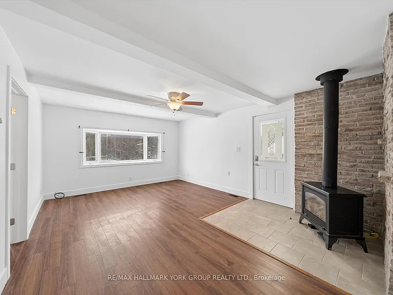 27008 Kennedy Rd #UPPER — Photo 8