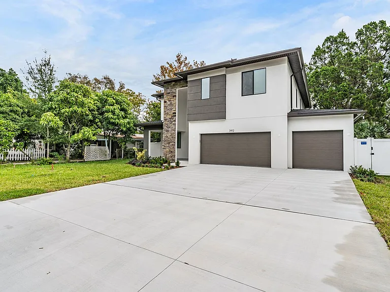 3912 S Church Ave — Photo 61