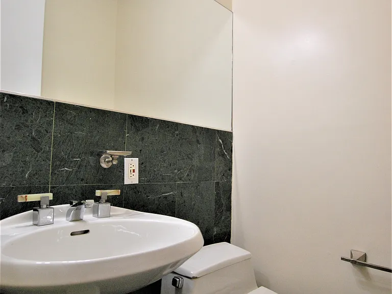 303 E 43rd St #5B — Photo 6