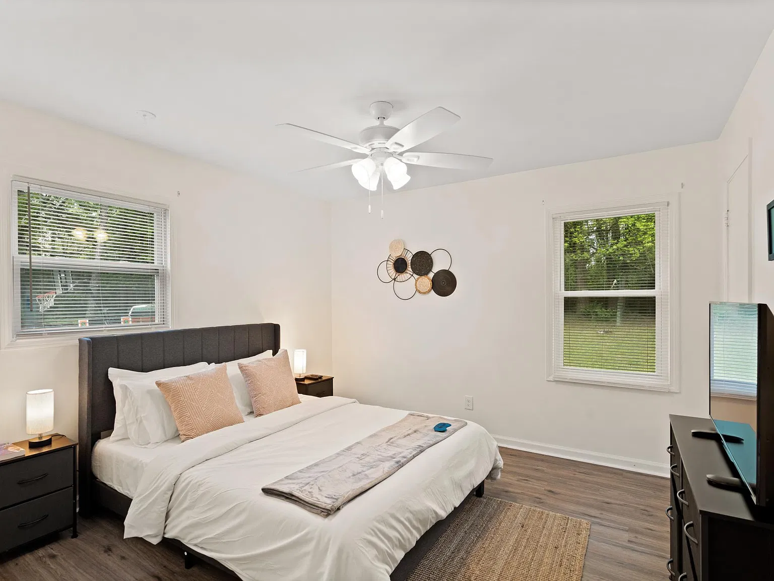 4318 Toluca Pl — Photo 4