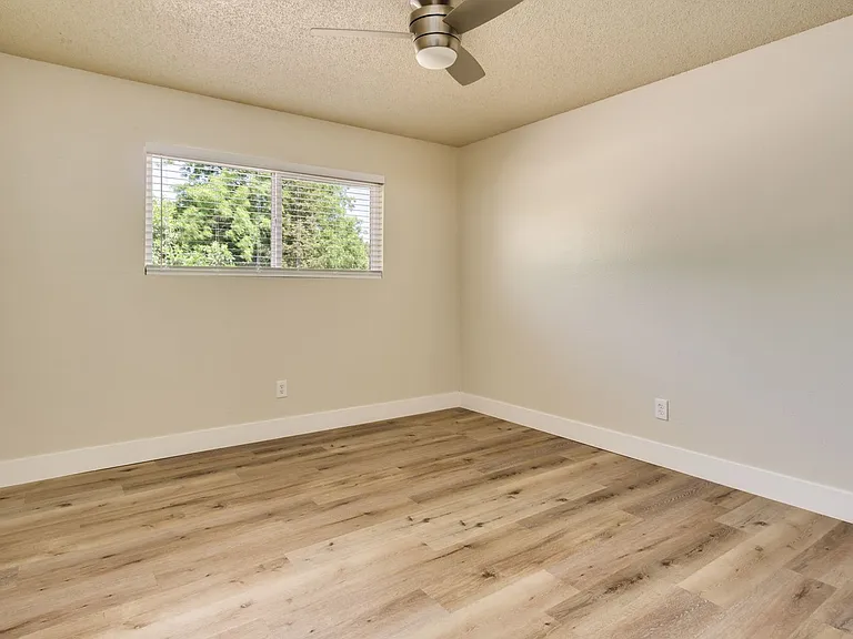1500 Sheridan Ave — Photo 8