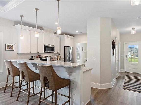 3rd image of 4485 Summerfield Dr