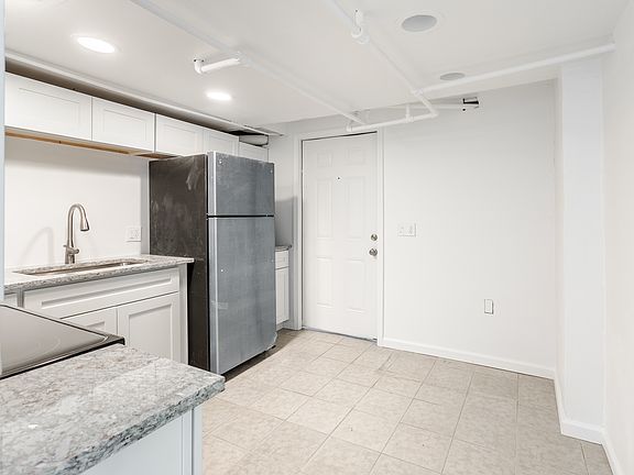 3rd image of 2280 Annabelle St APT 5