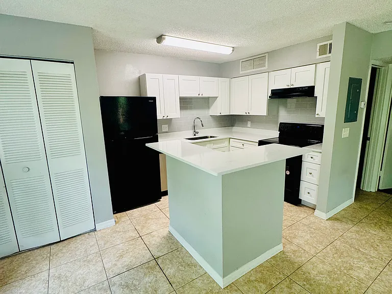 385 Woodside 201 Dr #201 — Photo 7