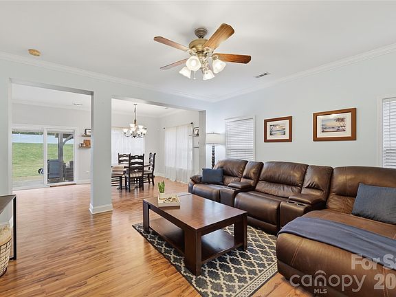 4th image of 122 Colville Rd