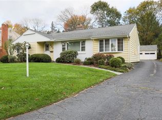 401 Edison Rd, Trumbull, CT 06611