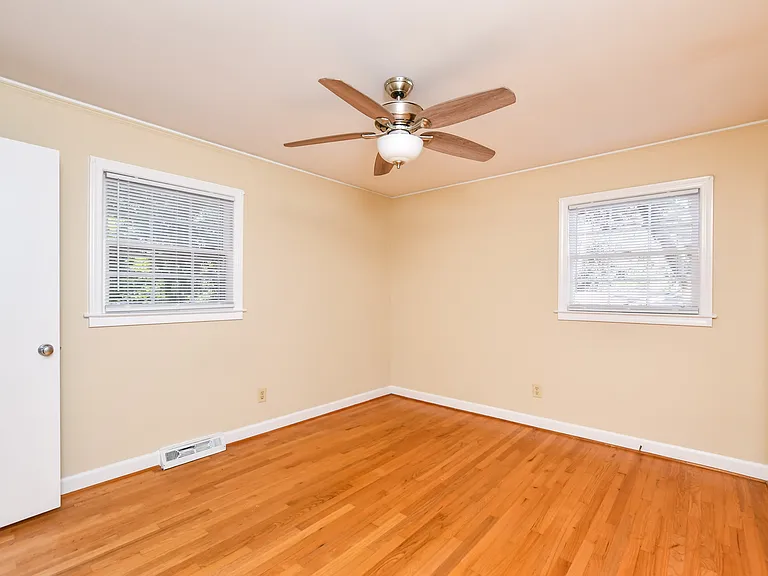 619 Heathwood Dr — Photo 16