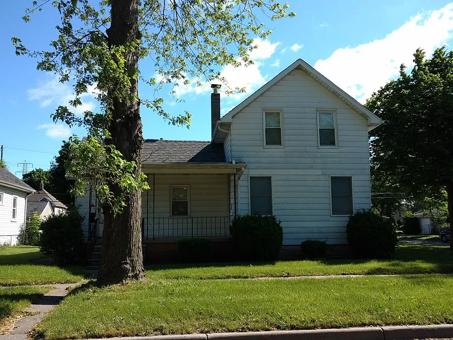 627 E 4th St photo 1