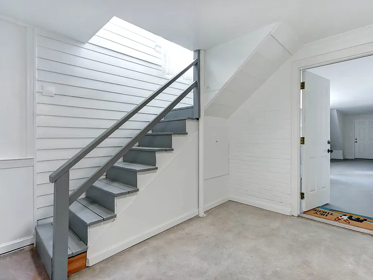 1011 E 39th St #B — Photo 8