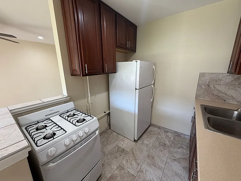 2227 E Westport Dr — Photo 8