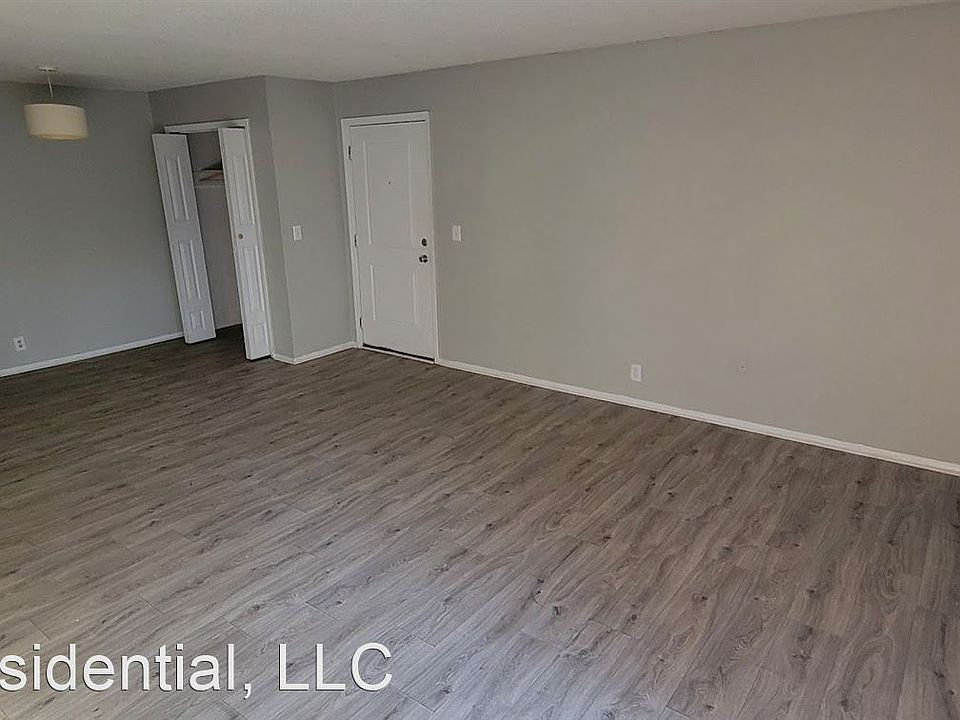 1st image of 1591 Park City Rd E #18