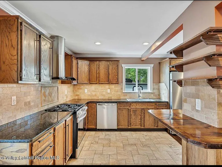10 Baker Ave — Photo 2