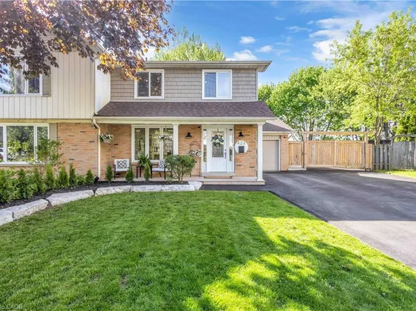 423 Knightsbridge Cres, Hamilton, ON L9G 3S4