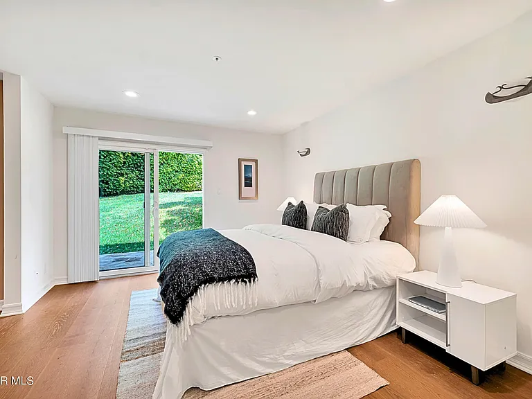 1687 Castlebridge Ct — Photo 43
