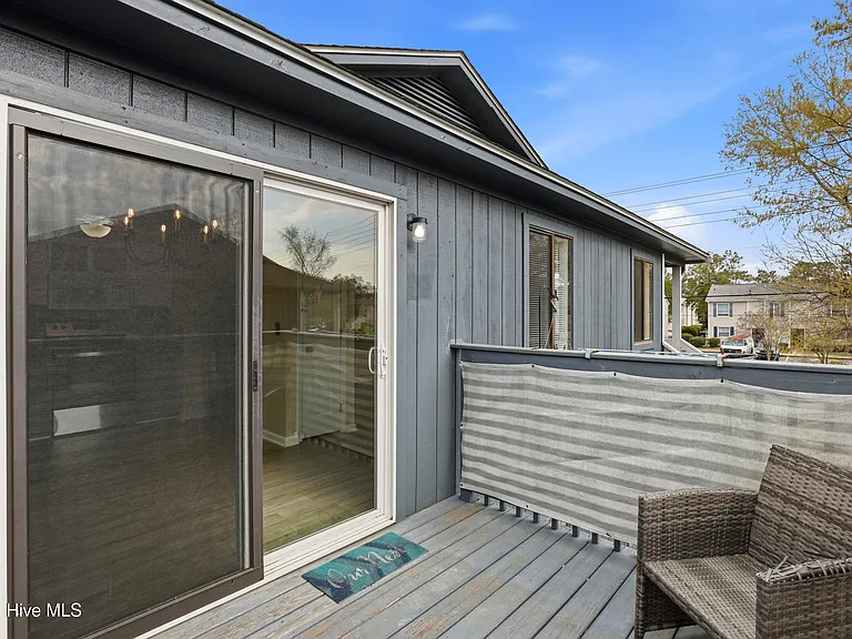 1299 Wellington Ave — Photo 17