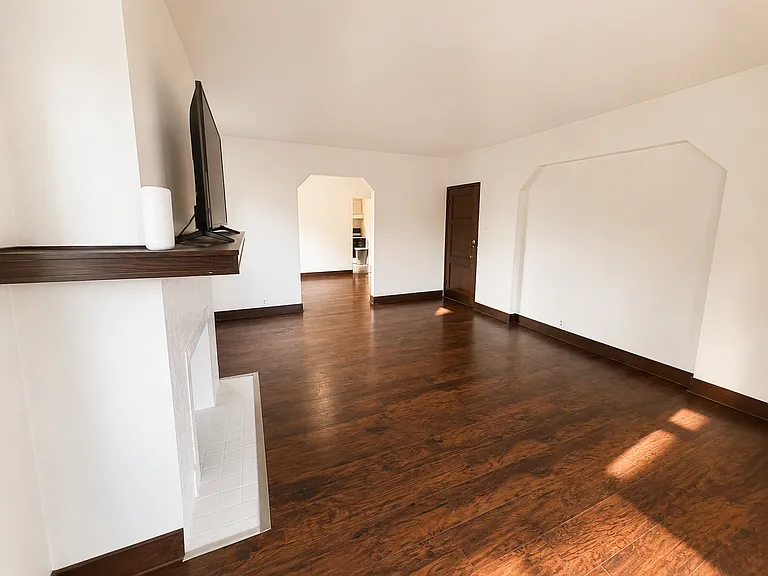 115 W James St #2 — Photo 3