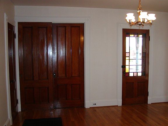 4th image of 418 E Main St