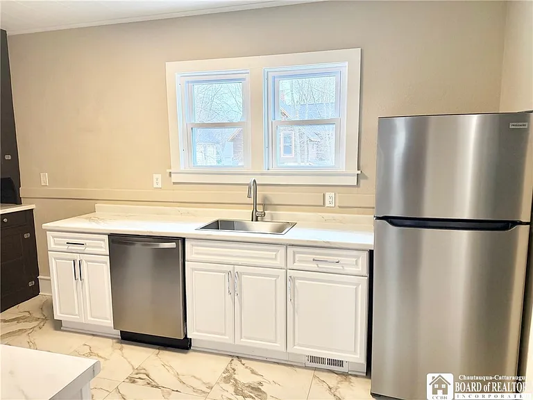 148 Maple St — Photo 6
