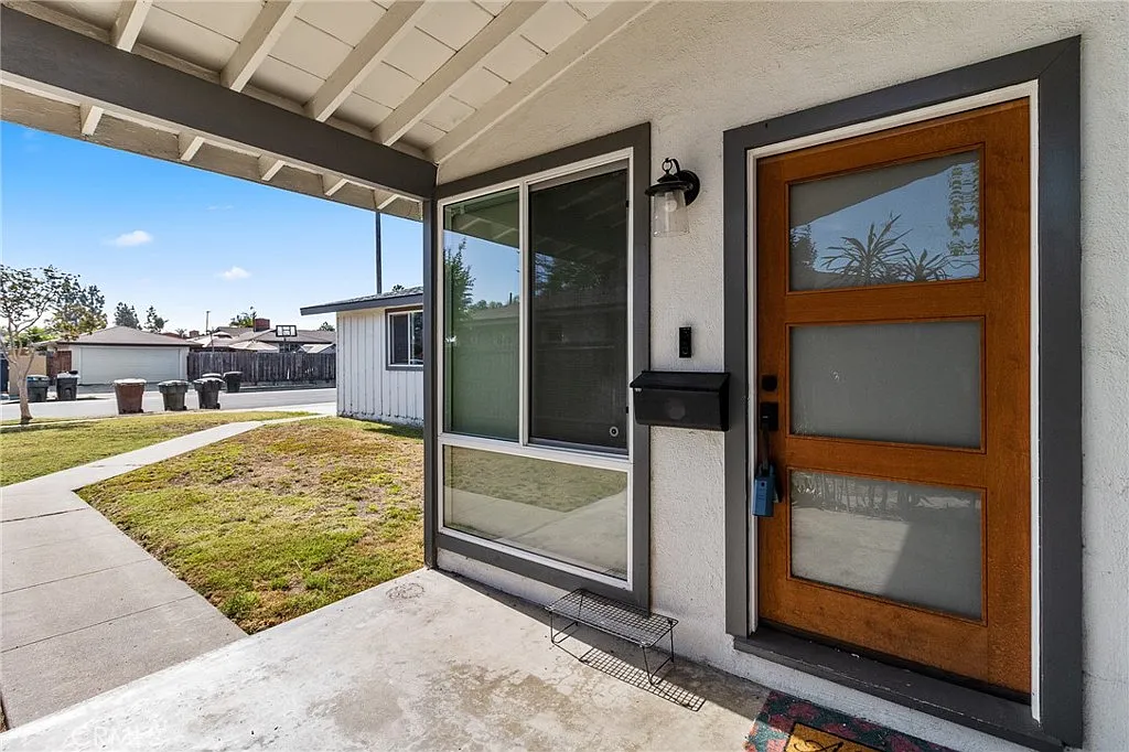 3 bed, 1224 sqft, $4,095 — Photo 2