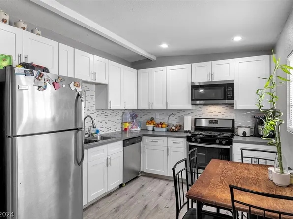 91 Ronald Ln, Las Vegas, NV 89110