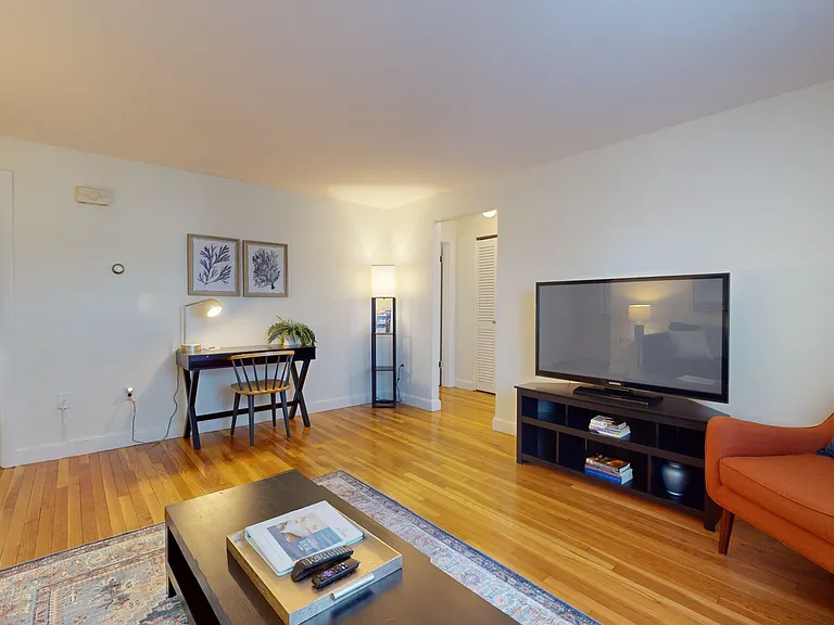 99 Chestnut St #5 — Photo 4