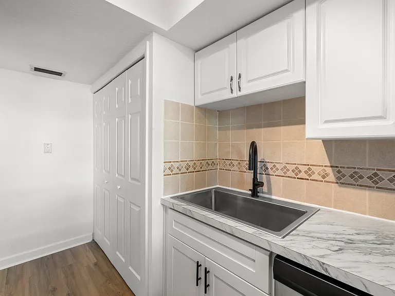 1 Windrush Blvd #19 — Photo 18