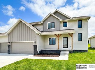 5731 Kestrel Pkwy, Elkhorn, NE 68022