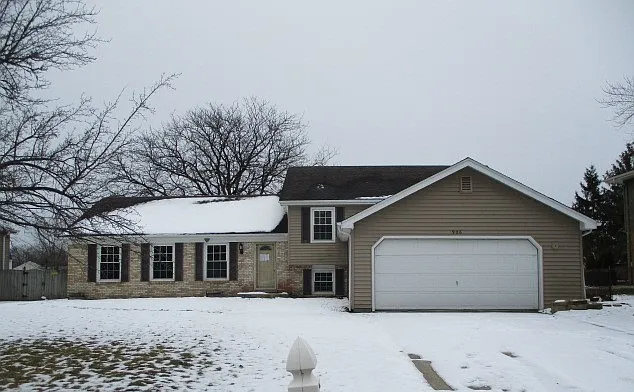906 Charles St photo 1