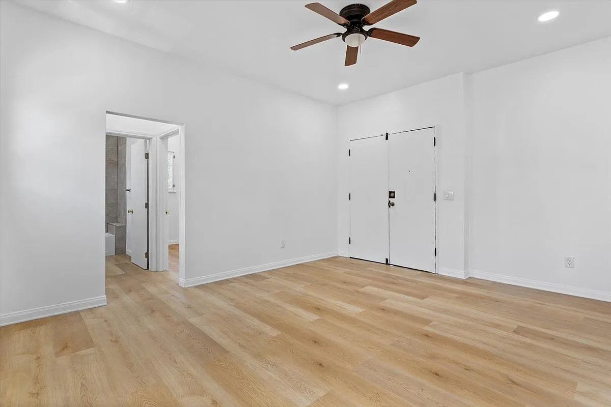 5188 Pickford St — Photo 3